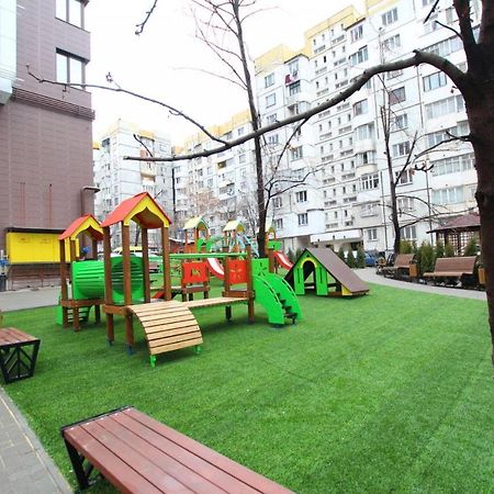 Sky House Central Apartment 키시나우 외부 사진