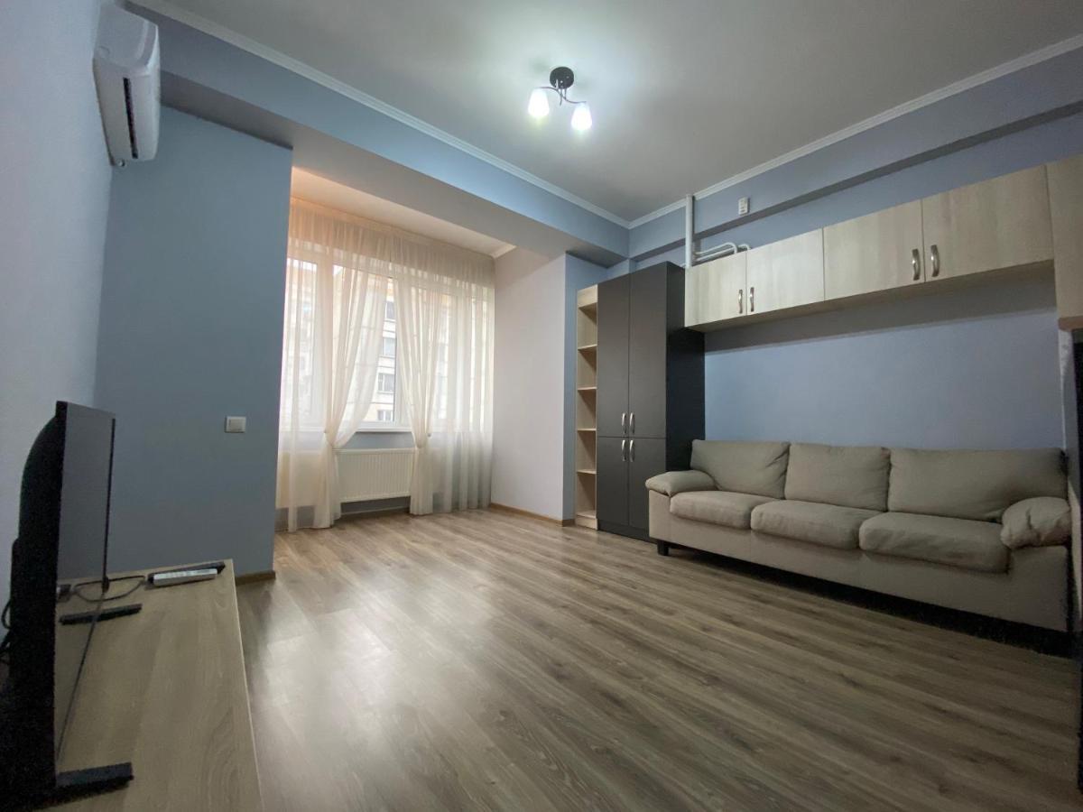 Sky House Central Apartment 키시나우 외부 사진