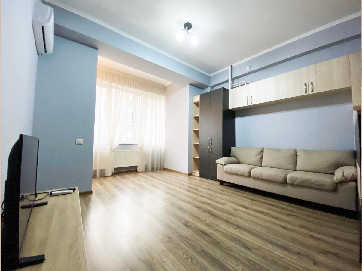 Sky House Central Apartment 키시나우 외부 사진